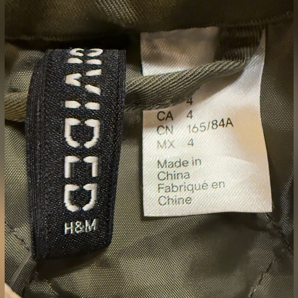 🌺𝐍𝐖𝐓-H&M 𝐎𝐋𝐈𝐕𝐄 𝐔𝐓𝐈𝐋𝐈𝐓𝐘 𝐇𝐎𝐎𝐃𝐄𝐃 𝐉𝐀𝐂𝐊𝐄𝐓 - Picture 3 of 5